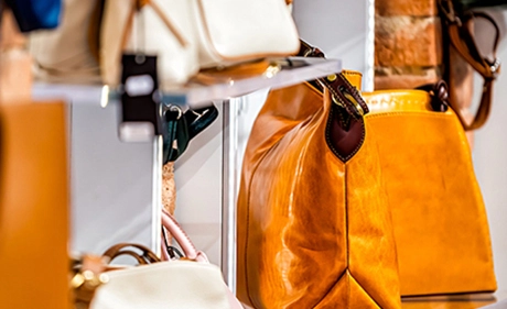 가방 보안 태그 적용