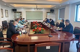 단결은 힘입니다: COVID-19 전투와 싸우다-지구 지도자들은 업무 지침을 위해 회사를 방문합니다